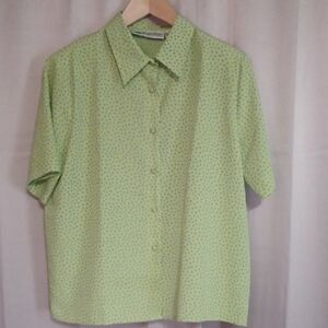 Yves St. Clair Lime Green Speck Pattern Button Front Short Sleeve Top